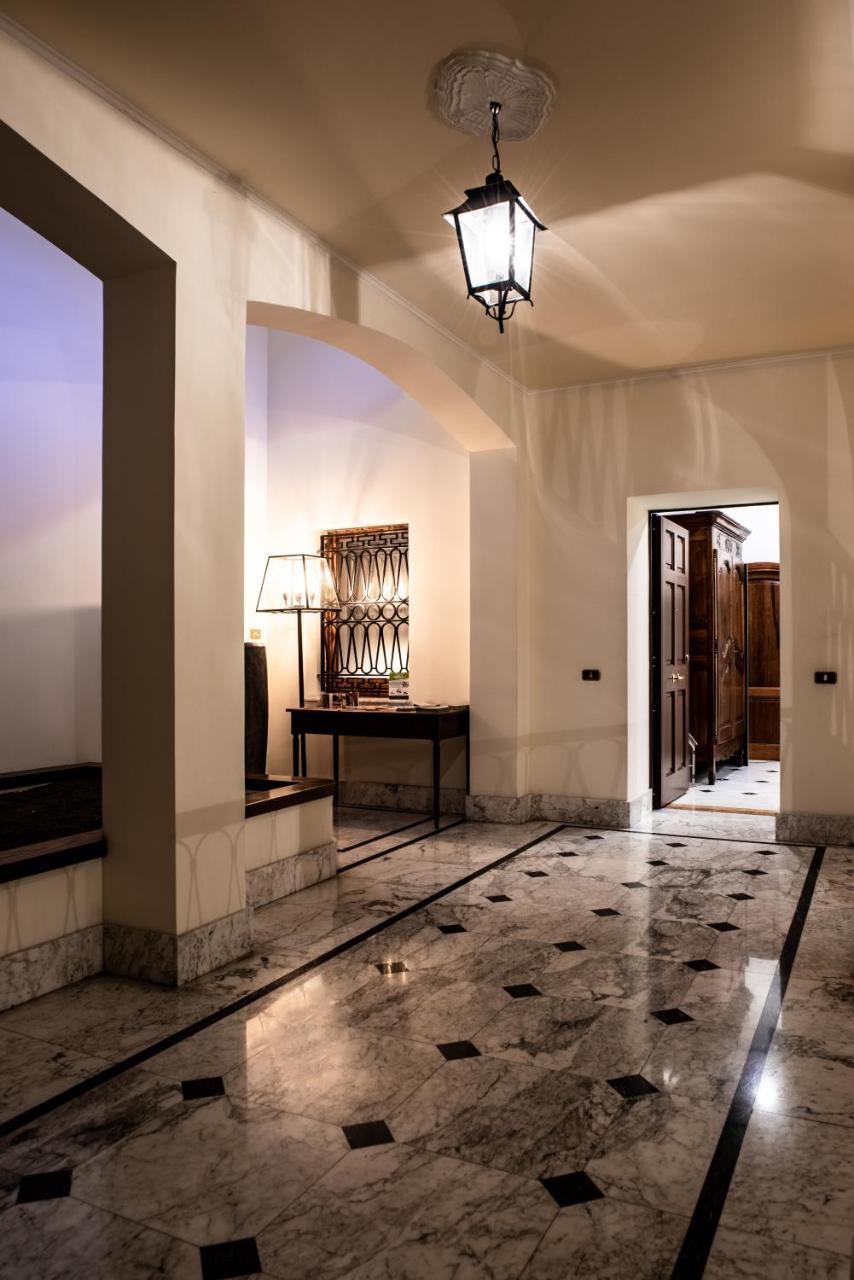 Relais La Lanterne Hotel Каляри Екстериор снимка